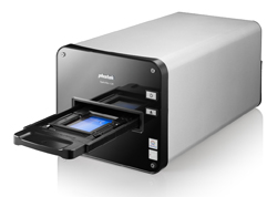 Plustek lanza su OpticFilm 120 para formato medio y película de 35mm