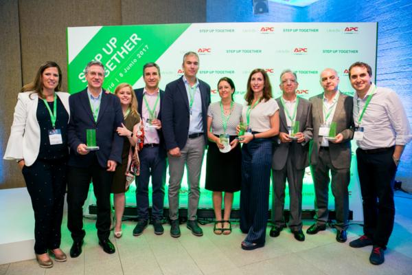 apc by schneider electric premia a tech data como mayorista del ao apc by schneider electric premia a tech data como mayorista del ao