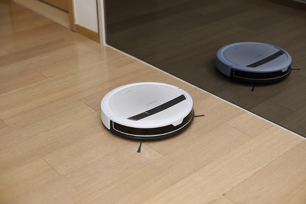 ecovacs robotics presenta sus robots multitarea controlables desde el mvil ecovacs robotics presenta sus robots multitarea controlables desde el mvil