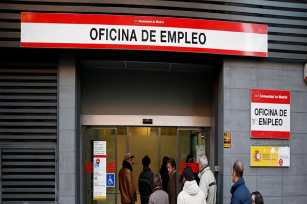 el paro baja de los cuatro millones por primera vez desde 2008 el paro baja de los cuatro millones por primera vez desde 2008