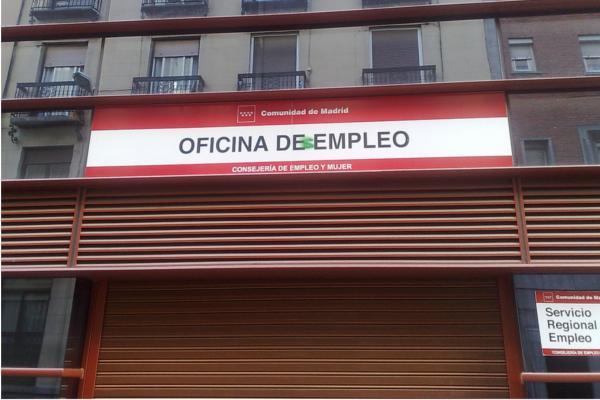 el paro baja en junio en casi 100000 personas el paro baja en junio en casi 100000 personas