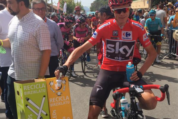 chris froome el ganador de la vuelta 2017 recicla con ambilamp chris froome el ganador de la vuelta 2017 recicla con ambilamp
