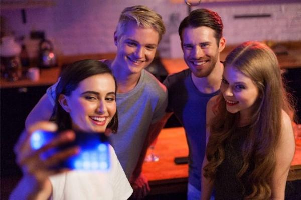 alcatel a5 led permite sacar el mximo partido a los selfies alcatel a5 led permite sacar el mximo partido a los selfies