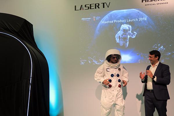 el astronauta luis figo promociona la televisin del futuro de hisense el astronauta luis figo promociona la televisin del futuro de hisense