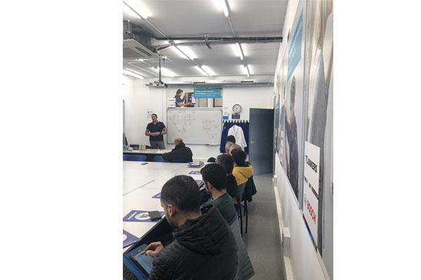 junkers apuesta por la formacin de los instaladores con jornadas prcticas sobre aerotermia junkers apuesta por la formacin de los instaladores con jornadas prcticas sobre aerotermia