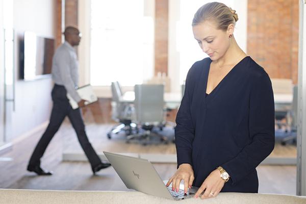 hp y millennials una pareja de 10 hp y millennials una pareja de 10