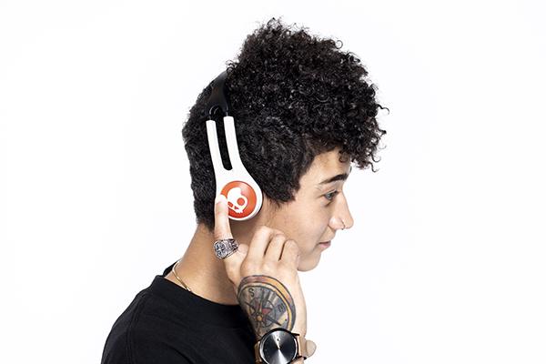 somos el producto que pone la banda sonora a todo lo que importa a los consumidores somos el producto que pone la banda sonora a todo lo que importa a los consumidores