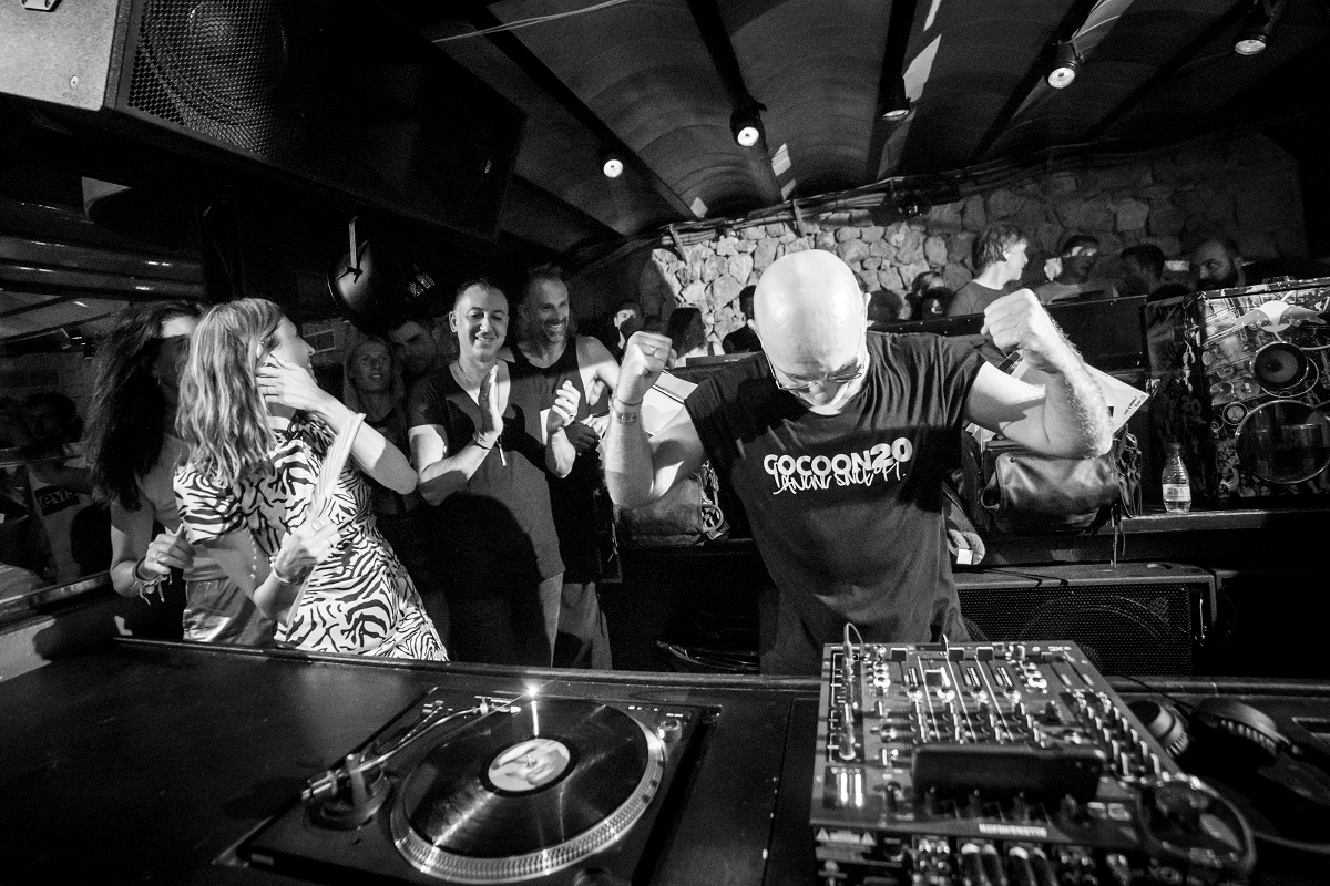 technics se une al dj sven vth para el lanzamiento de la nueva versin del tocadiscos sl1210mk7 technics se une al dj sven vth para el lanzamiento de la nueva versin del tocadiscos sl1210mk7