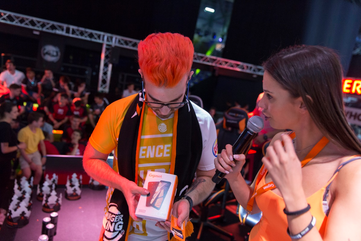gigaset acompaar a x6tence en madrid games week
gigaset acompaar a x6tence en madrid games week
