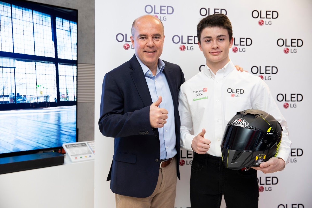 lg orgulloso patrocinador de manugass campen del mundo en supersport 300 lg orgulloso patrocinador de manugass campen del mundo en supersport 300