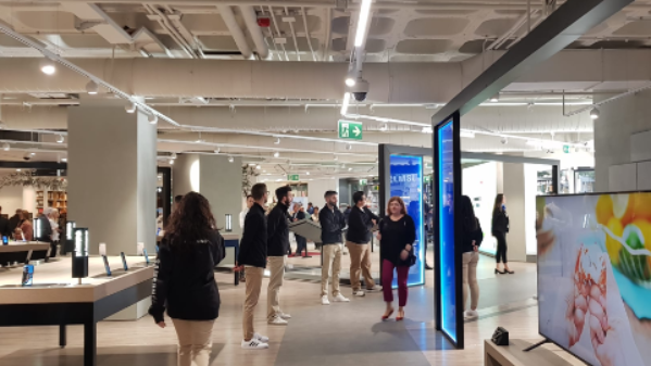 samsung-abre-en-valencia-una-tienda-con-las-experiencias-tecnologicas