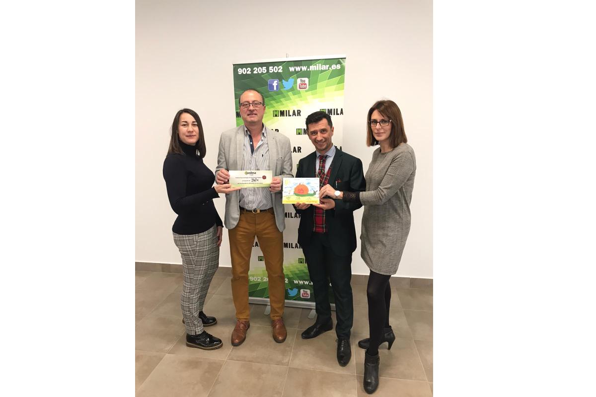 milar caslesa entrega a la asociacin pyfano un cheque solidario milar caslesa entrega a la asociacin pyfano un cheque solidario