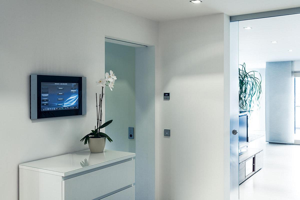 smart control toma el control de tu hogar con las pantallas tctiles de jung smart control toma el control de tu hogar con las pantallas tctiles de jung