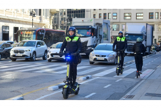 Cecotec consolida su liderazgo al desarrollar los vehículos de la primera unidad policial en patinete eléctrico de España