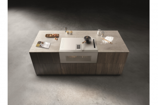 EuroCucina: Elica exhibe su sistema todo en uno Lhov en acabado blanco mate y su lámpara suspendida Luna 