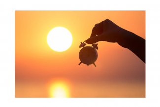 Ahorra en la factura de la luz con el cambio de hora gracias a 123tinta