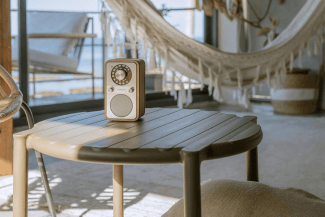 Sangean WR-9, una radio de estética retro con conectividad Bluetooth
