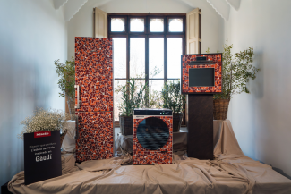 Miele rinde culto a Gaudí recreando la técnica del trencadís en su catálogo