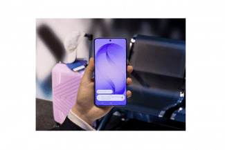 Los espacios públicos no están libres de miradas indiscretas: un 58% de los usuarios admite fijarse en las pantallas ajenas