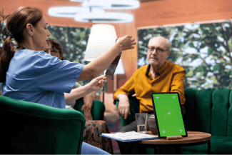 Velneo acerca la humanización al software de residencias geriátricas