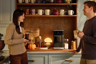 KitchenAid lleva el café de especialidad al hogar con una nueva cafetera autocompacta