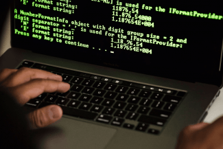 Los ciberataques a pymes con malware disfrazado de IA se multiplican por cinco