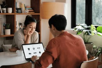Los comercios apuestan por delegar las compras a la IA, pero los consumidores en España temen perder el control, según Adyen