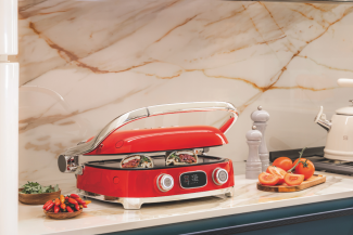 SMEG presenta su nuevo grill multiusos: tres formas de cocinar y un sinfín de posibilidades en un solo electrodoméstico