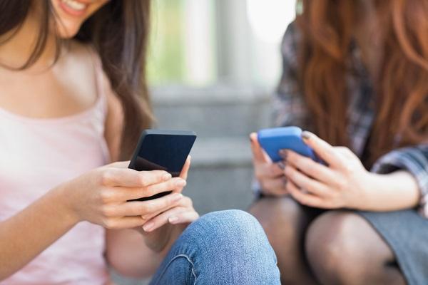 uno de cada cuatro consumidores utiliza la carga inalaacutembrica en los dispositivos moacuteviles uno de cada cuatro consumidores utiliza la carga inalaacutembrica en los dispositivos moacuteviles