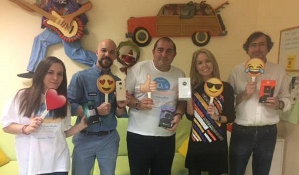 lenovo moto y fundacioacuten aladina acercan tecnologiacutea y entretenimiento a adolescentes hospitalizados lenovo moto y fundacioacuten aladina acercan tecnologiacutea y entretenimiento a adolescentes hospitalizados