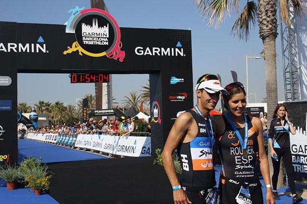 mario mola y carolina routier vencedores de la garmin barcelona triathlon 2015 mario mola y carolina routier vencedores de la garmin barcelona triathlon 2015