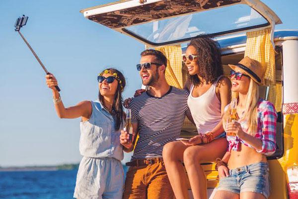 una multitud de accesorios para smartphones una multitud de accesorios para smartphones