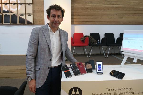 el nuevo smartphone modular moto z se transforma en un instante con sus moto mods el nuevo smartphone modular moto z se transforma en un instante con sus moto mods