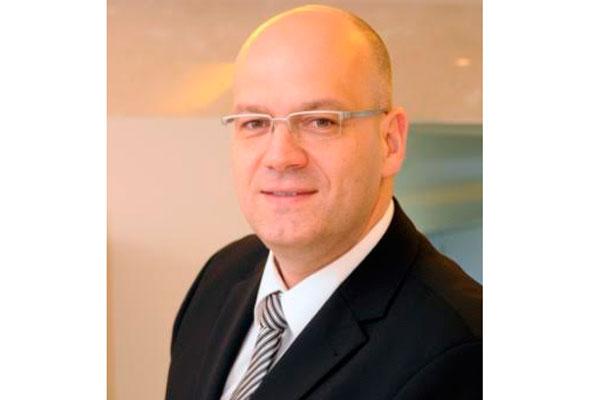 oliver ebel vicepresidente y director general de emea en las aacutereas de smartphones y wearables de lenovo oliver ebel vicepresidente y director general de emea en las aacutereas de smartphones y wearables de lenovo