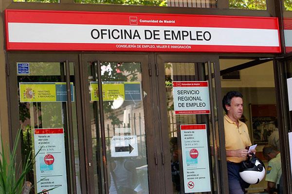 el paro baja en cerca de 119000 personas en el mes de abril el paro baja en cerca de 119000 personas en el mes de abril