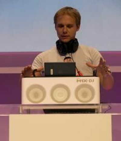 philips y armin van buuren dan rienda suelta a su pasin por la msica philips y armin van buuren dan rienda suelta a su pasin por la msica