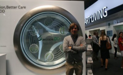 el televisor oled curvo estrella del stand de lg el televisor oled curvo estrella del stand de lg