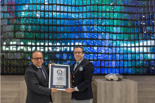 vestel ha construido el phone wall maacutes grande del mundo en el mwc 2017 vestel ha construido el phone wall maacutes grande del mundo en el mwc 2017